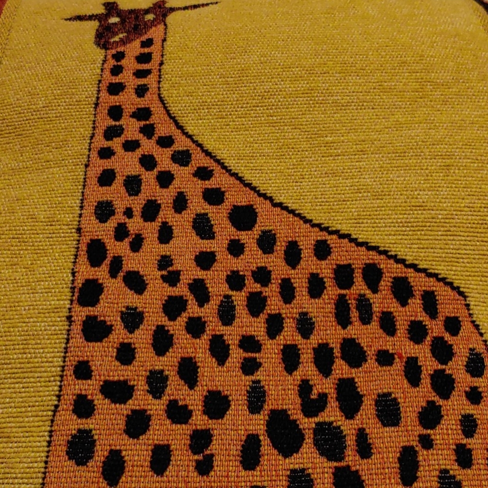 Gifaffe accent pillow - Picture 3 of 8